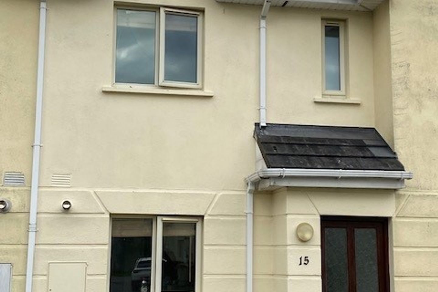 15 Sweetbriar, Thomas Street, Clonmel, Co. Tipperary, E91A5N5 is for
