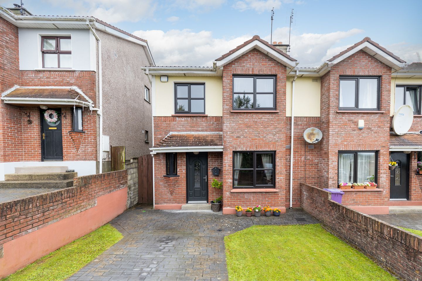 4 Charlotte Grove, Gorey, Co. Wexford, Y25D886 is for sale on Daft.ie