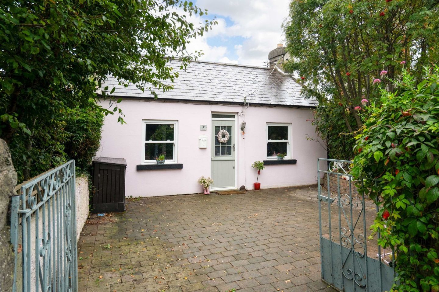 Moveen, Moveen, 31 Church Road, Killiney, Co. Dublin, A96N2Y8 is for