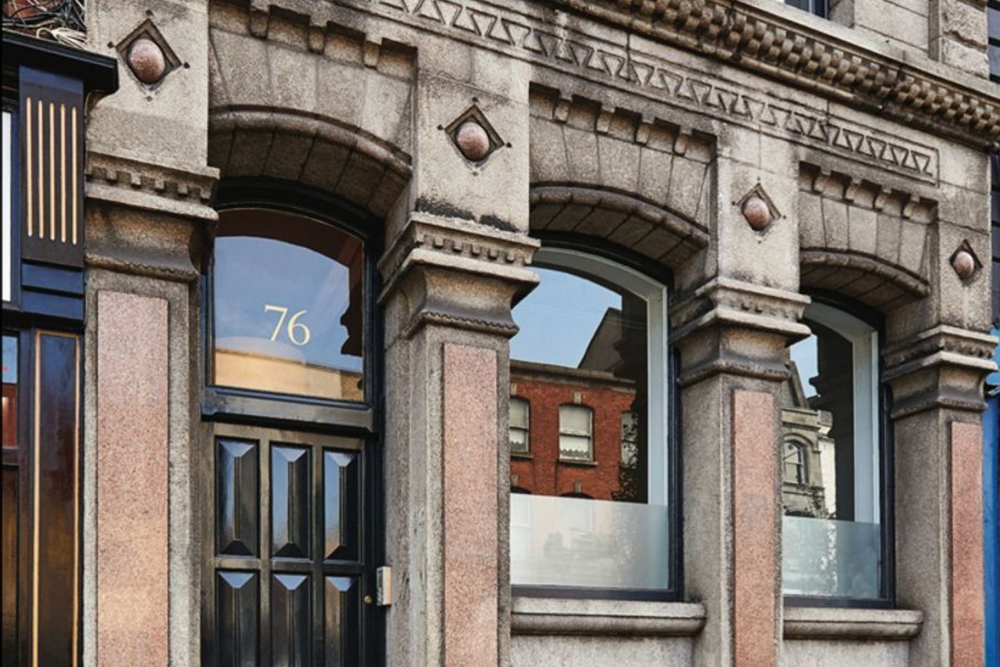 Commercial property for rent in 76 Thomas Street, Dublin 8