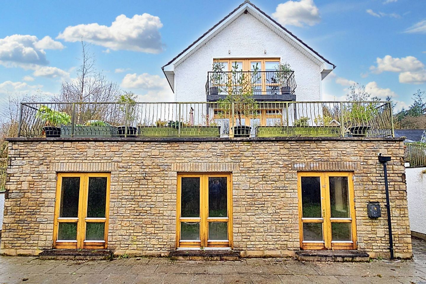 18 The Courtyard, Cornadarragh, Belturbet, Co. Cavan, H14ET61 is for