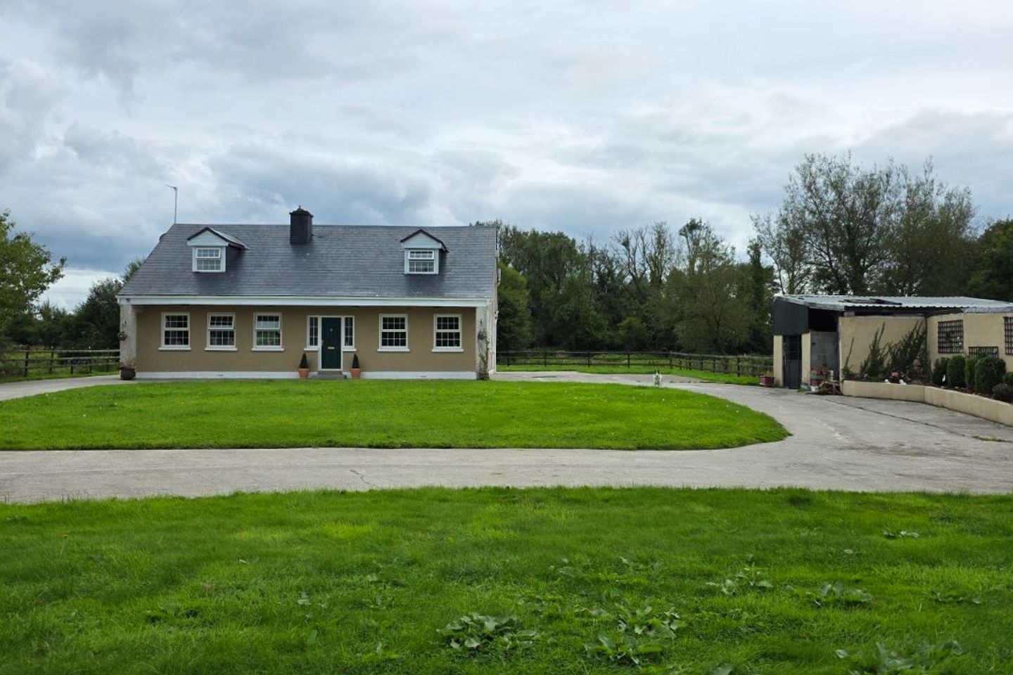 Hall, Moate, Athlone, Co. Westmeath, N37HH51