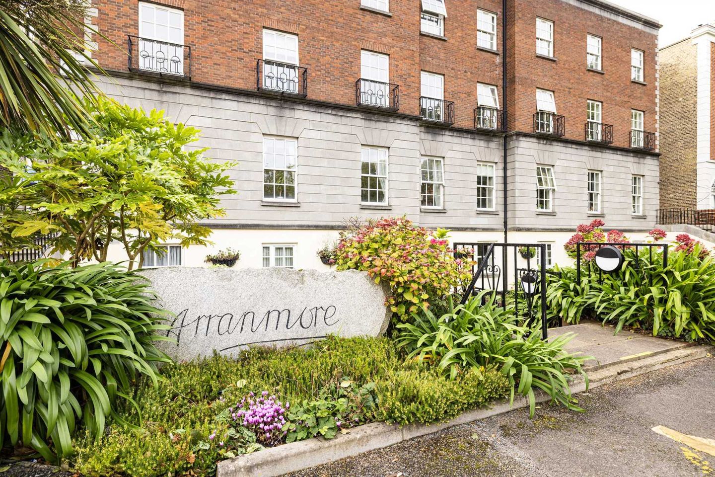 Apt 42 Arranmore, Pembroke Rd, Ballsbridge, Dublin 4, D04X272 is for