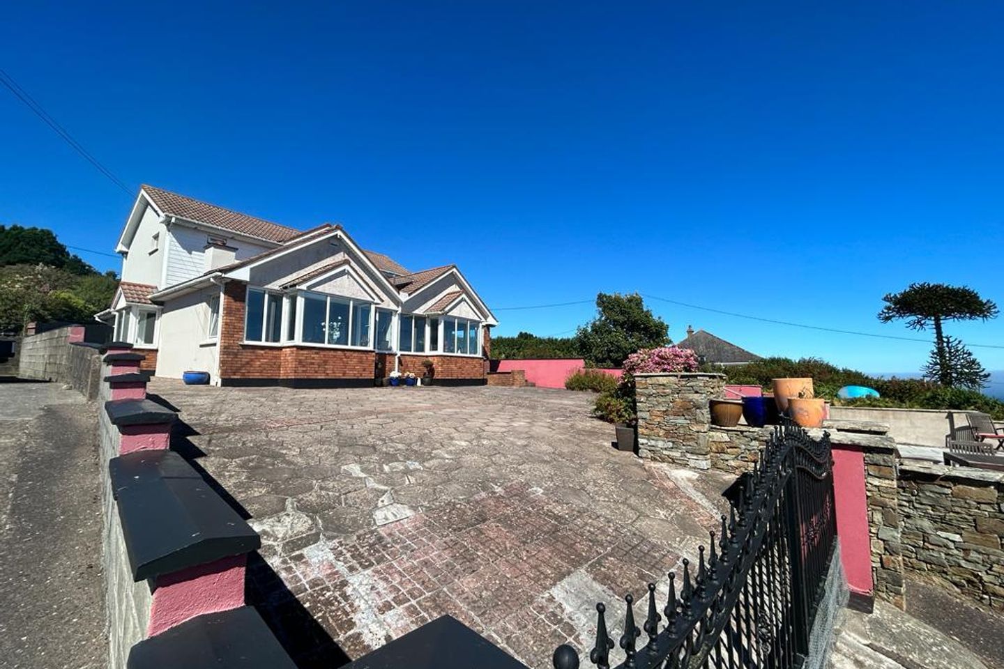 Two Red Roof, Coast Road, Fountainstown, Co. Cork, P43W822