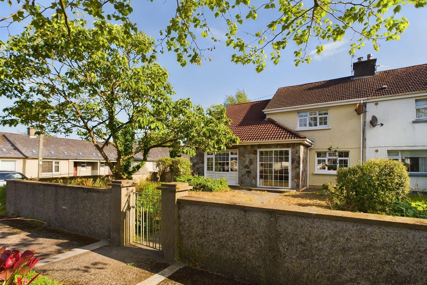 32 O'Mahony Avenue, CarrickonSuir, Co. Tipperary, E32RP49 is for sale