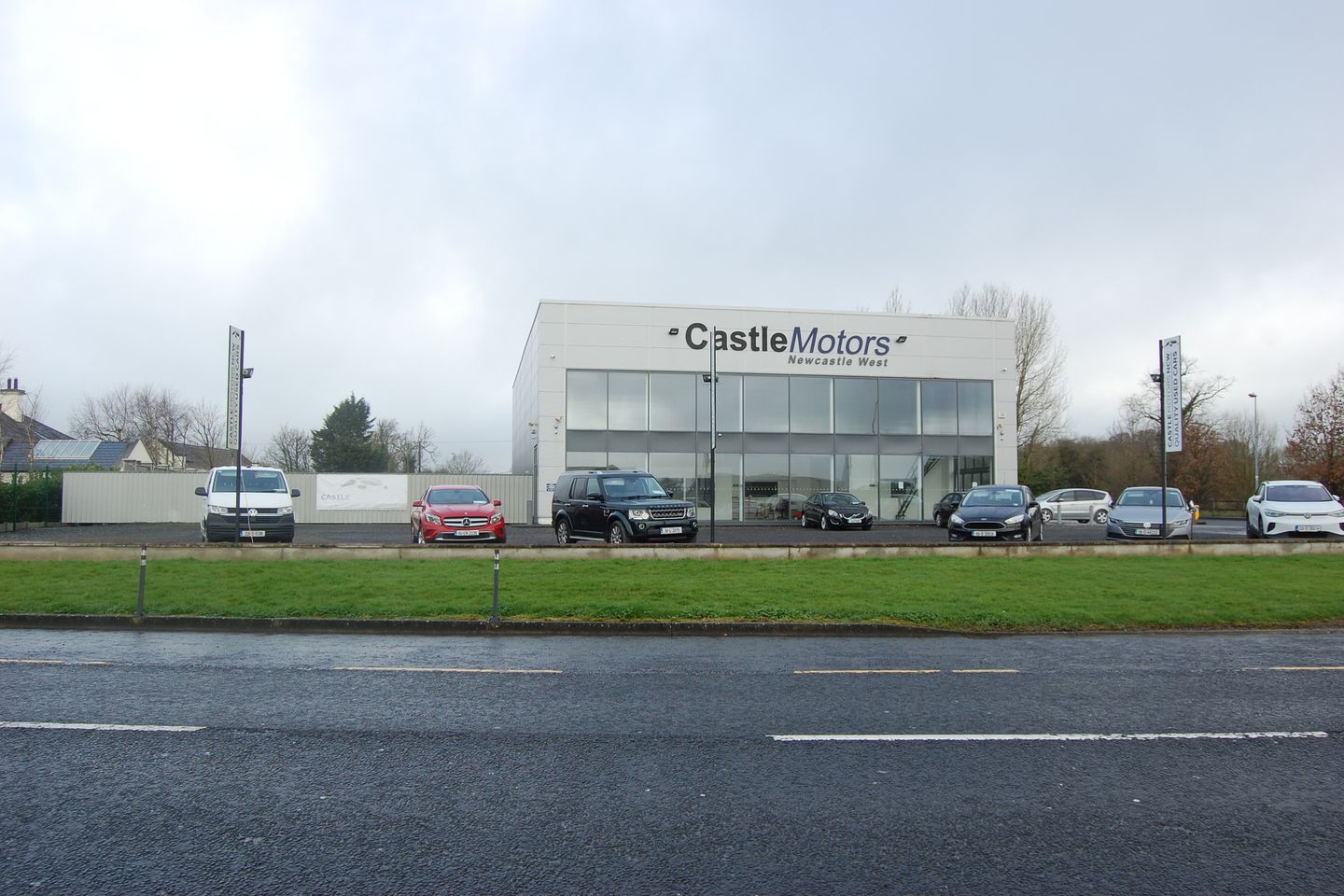 Commercial property for rent in Killarney Road, Newcastle West, Co