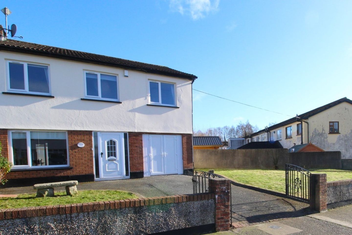 25 Pinebrook Heights, Clonsilla, Dublin 15, D15W4AE is for sale on Daft.ie