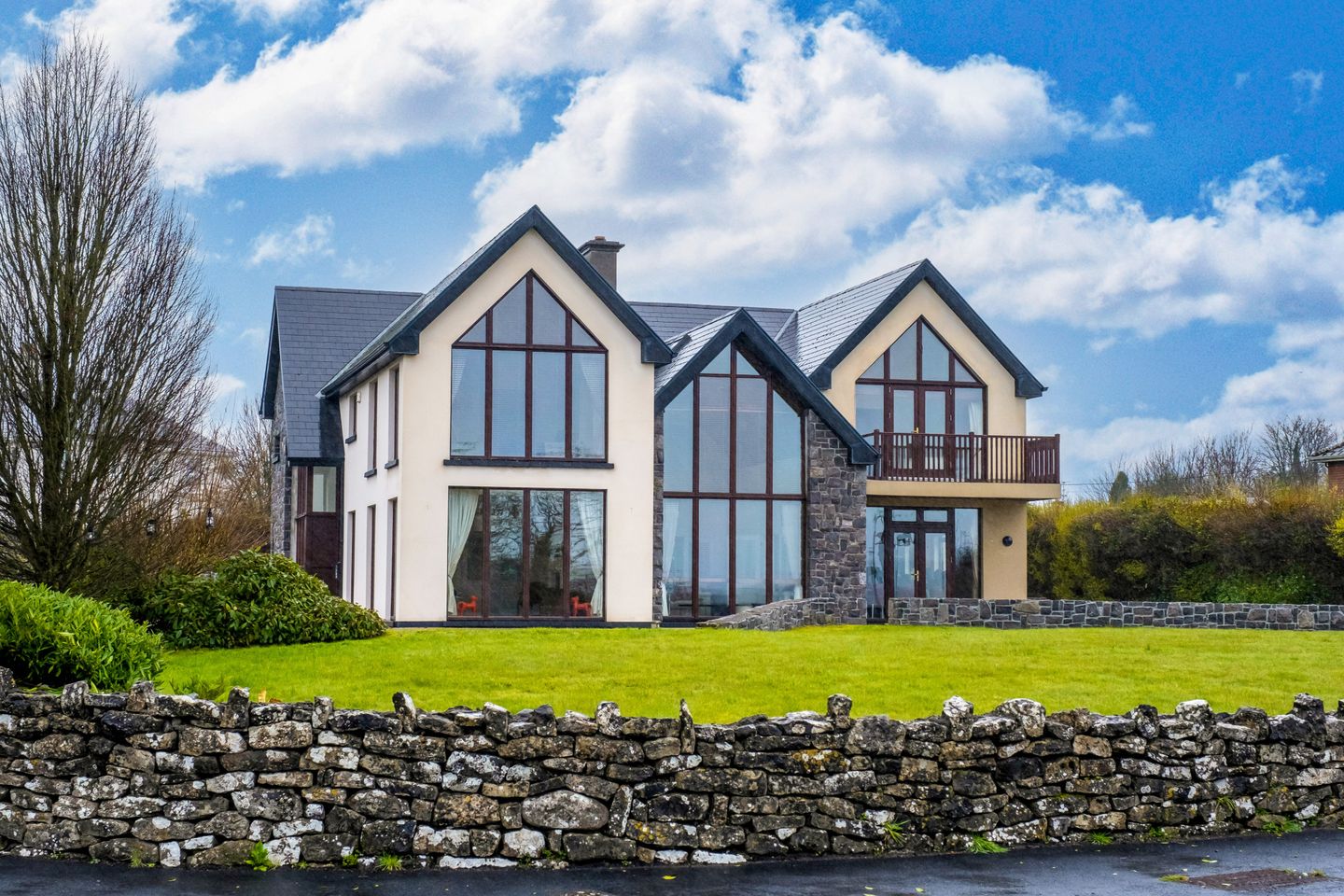 2 Taoibh Uisce, Gort Road, Loughrea, Co. Galway, H62RH59