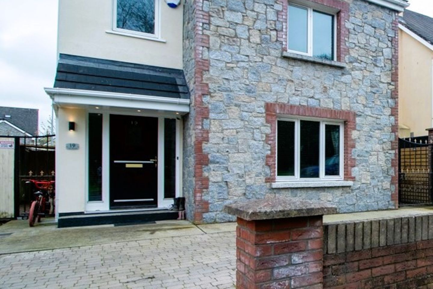 19 Lerr Road, Abbeylands, Castledermot, Co. Kildare, R14X449 is for