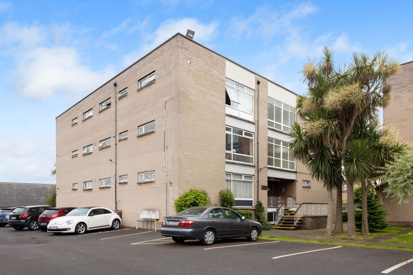 Apartment 8 , El Greco, Saint James's Court, Serpentine Avenue