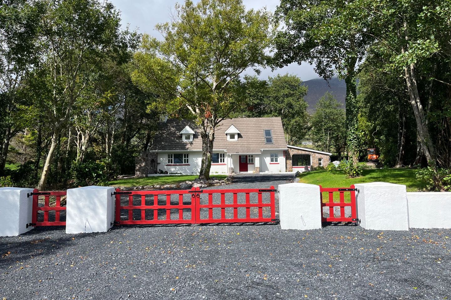 Fuchsia Cottage, Dooneen, Cahersiveen, Co. Kerry, V23PW65 is for sale