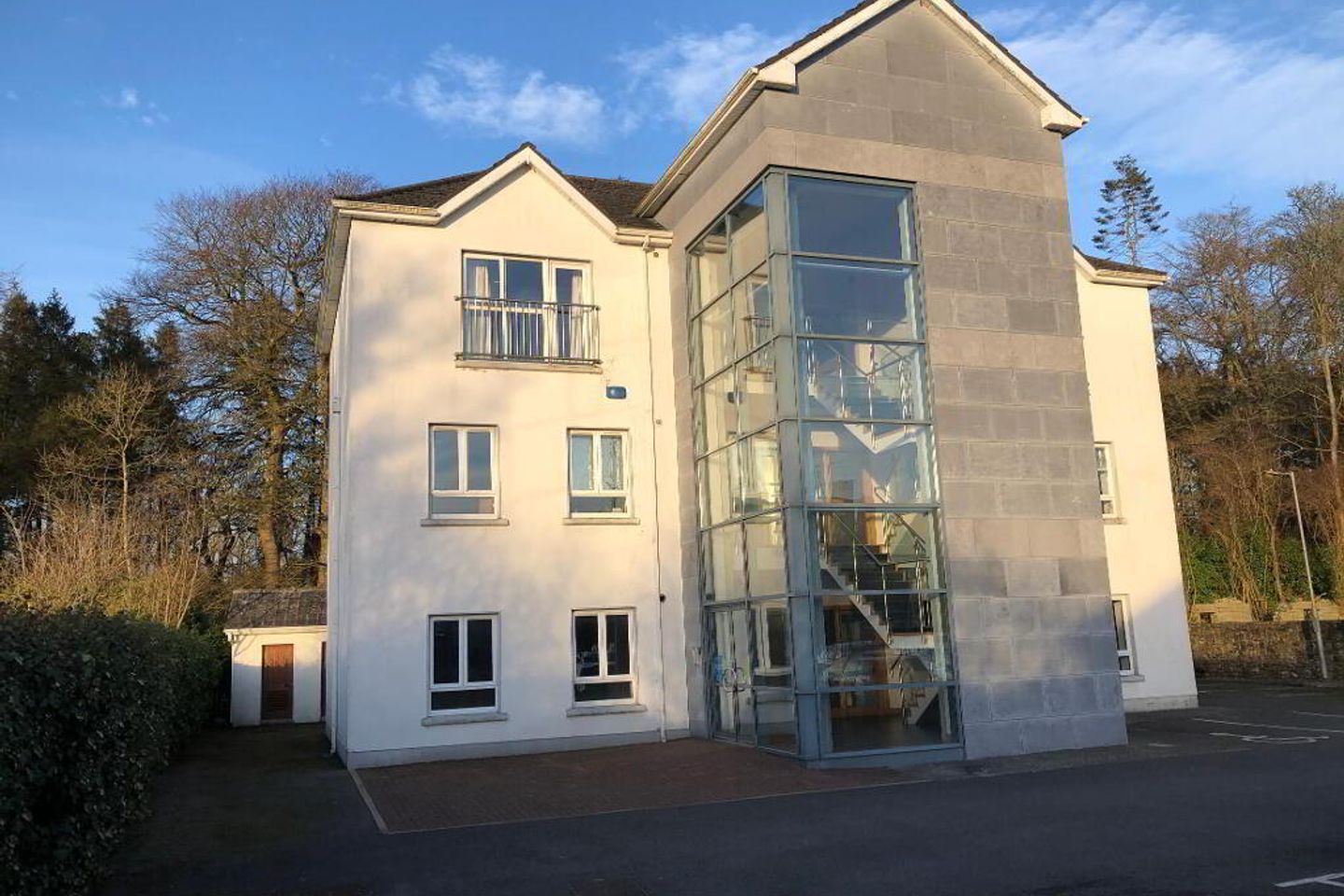 Commercial property for rent in Main Street, Castlerea, Co.