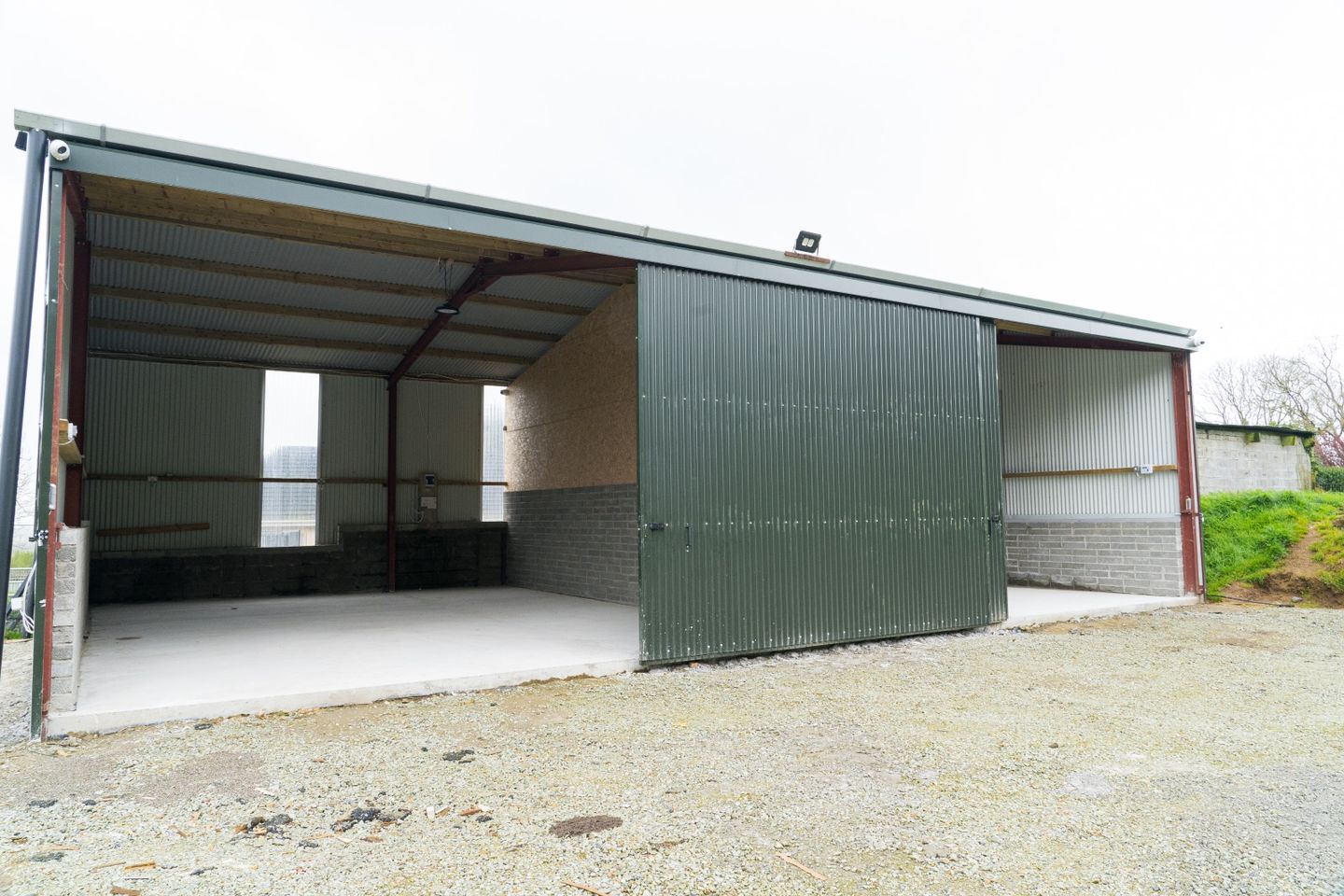 Commercial property for rent in Don Hayden Construction Ltd., Mandoran