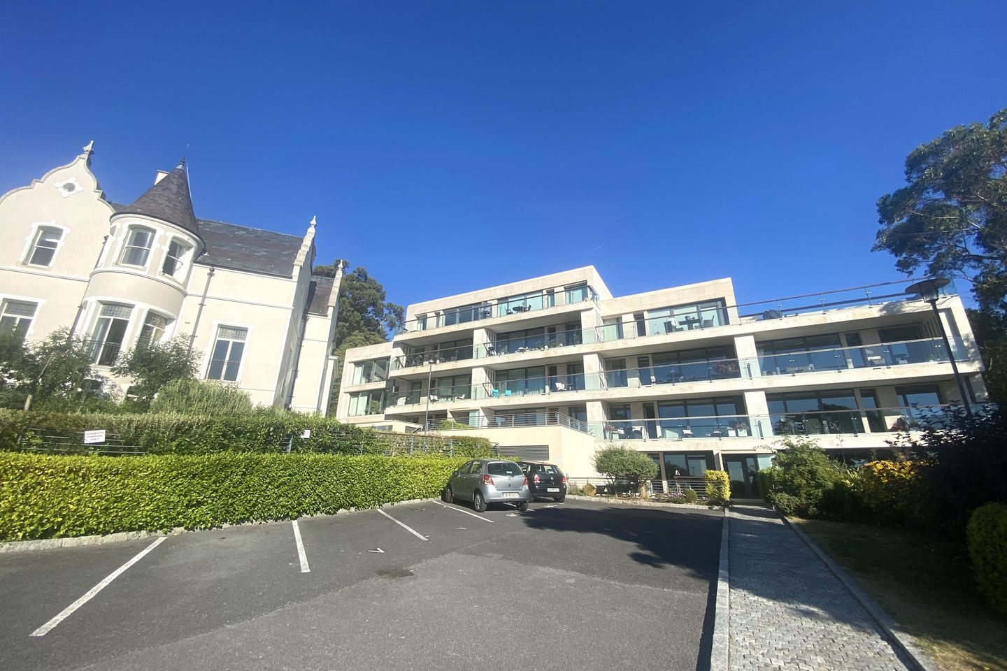 Holiday Homes in Killiney Court, Killiney Bay, Killiney, Co. Dublin on