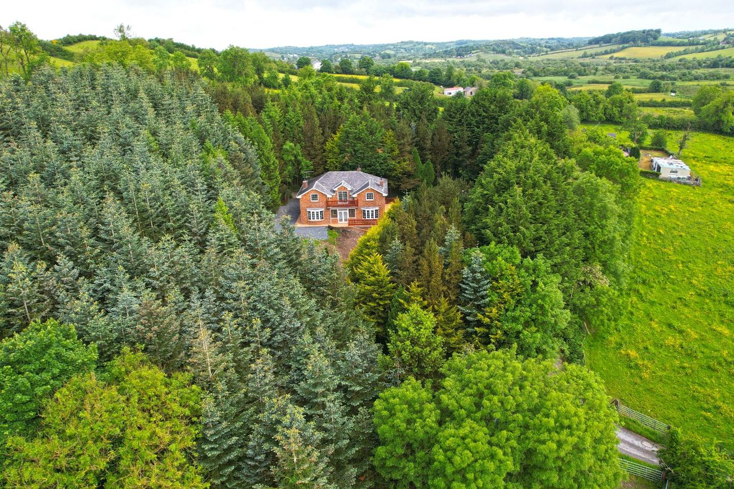 Alpine Lodge, Castleblayney, Castleblayney, Co. Monaghan, A75DA50 is
