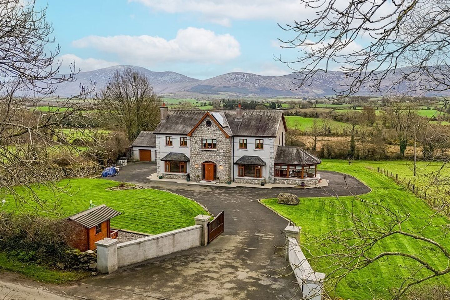 Mountain View, Coolyhune, Graiguenamanagh, Co. Kilkenny, R95W244 is for