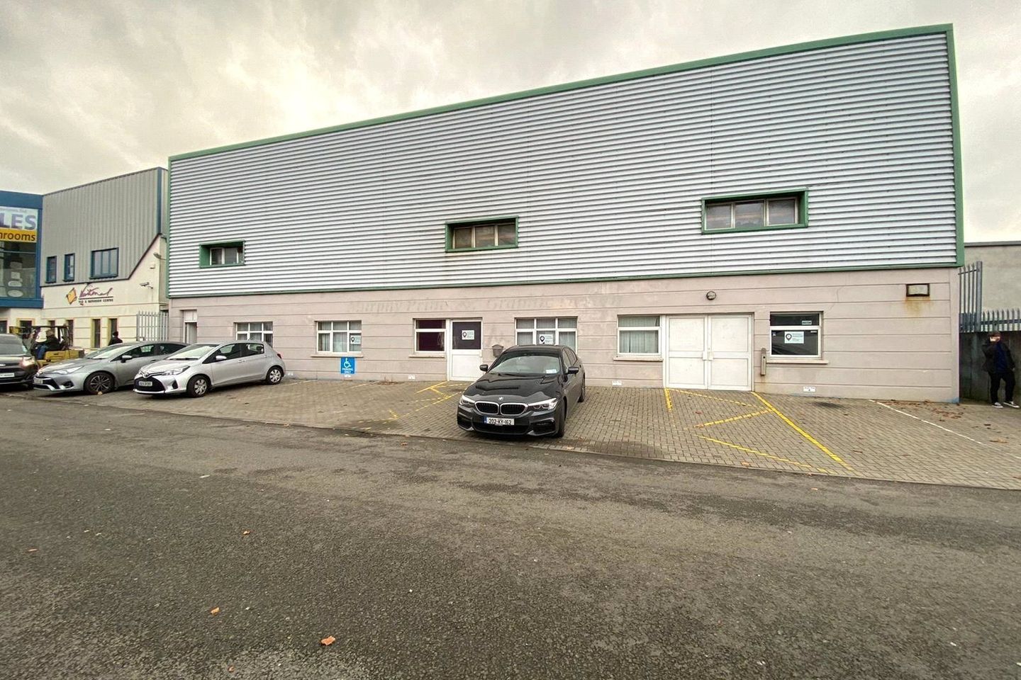 Commercial property for rent in Woodlands Industrial Estate, Killarney