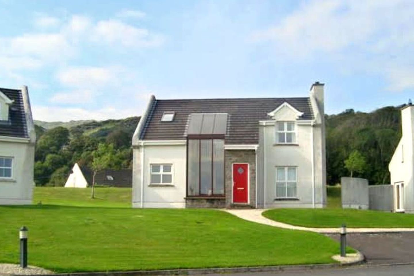 3 Fintra Bay, Fintra, Killybegs, Co. Donegal, F94N257 is for sale on
