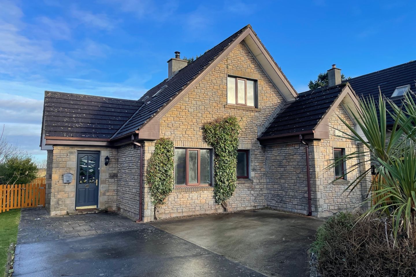 44 Renville Village, Oranmore, Co. Galway, H91D6HW is for sale on Daft.ie