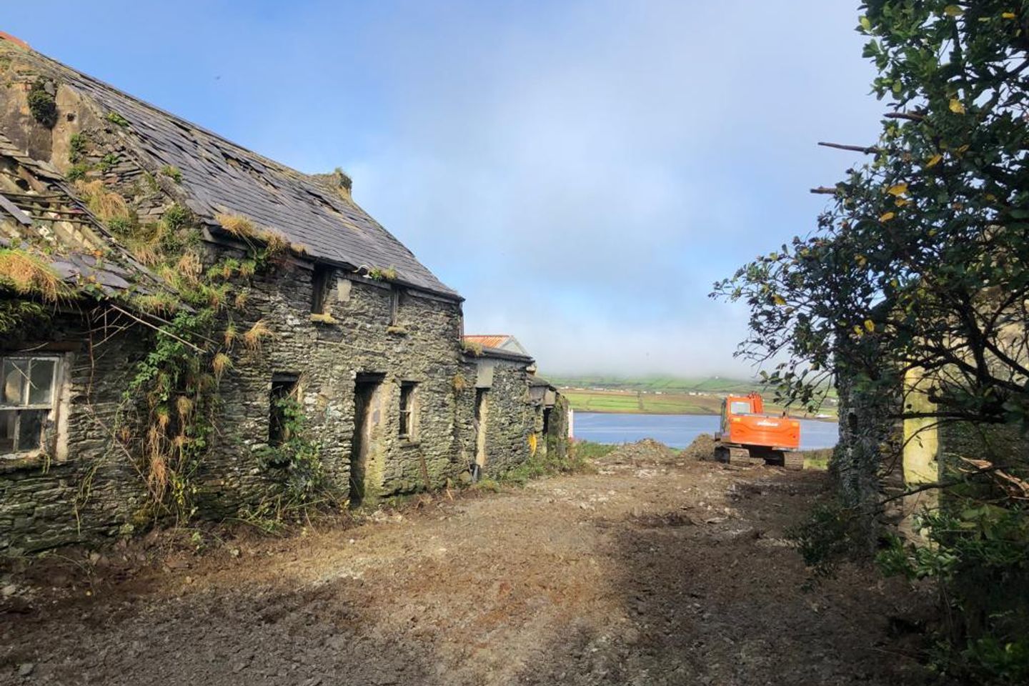Ref 1120 - Old Farmhouse with Full P.P., Gortreagh, Portmagee, Co. Kerry