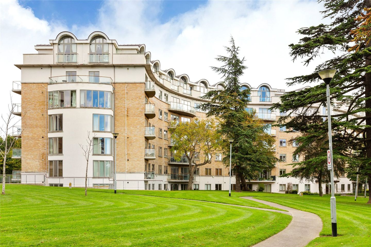 92 The Oaks, Rockfield, Dundrum, Dublin 16 is for sale on Daft.ie