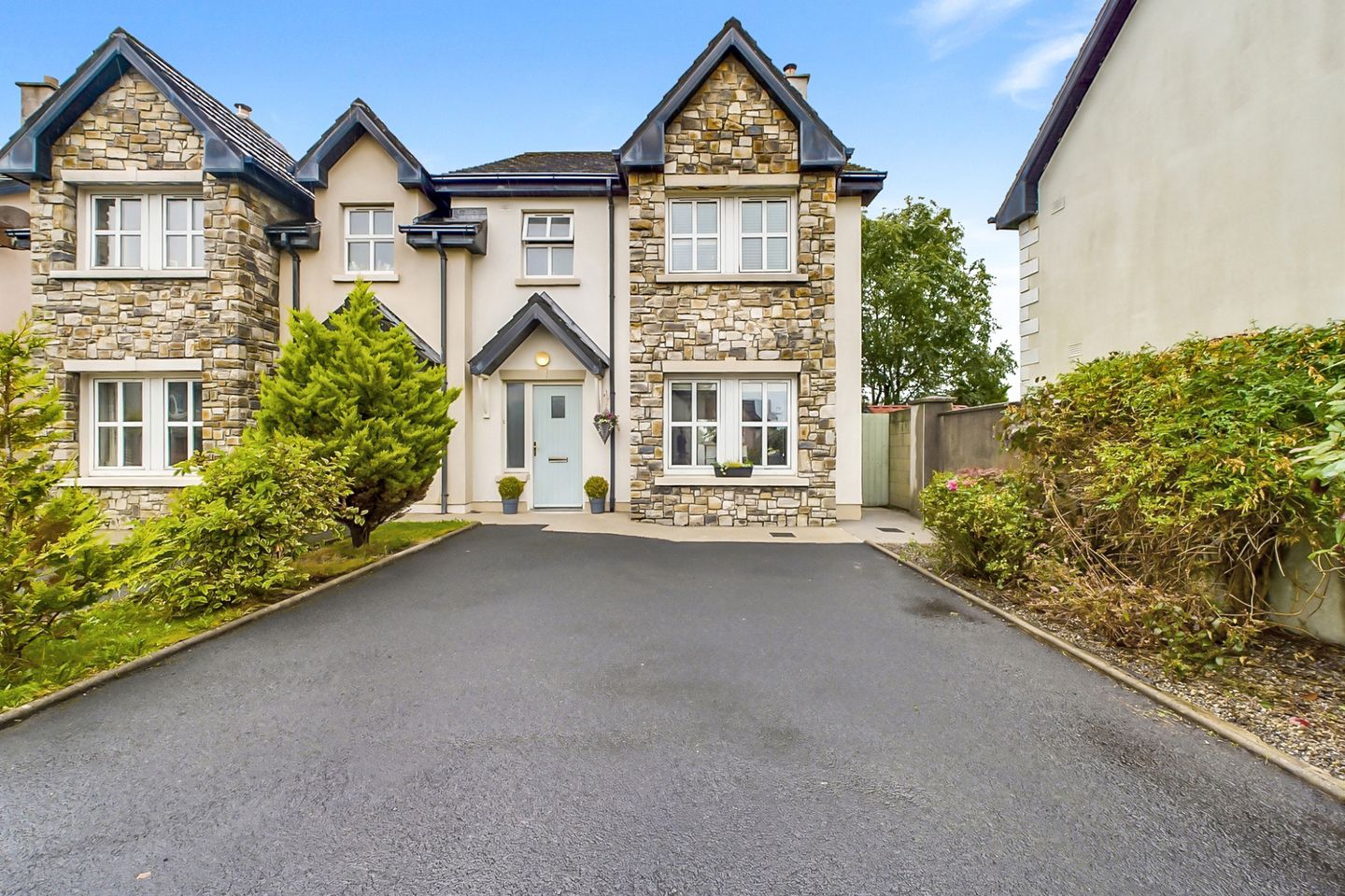 64 Inis Clair, Kildysart Road, Clarecastle, Ennis, Co. Clare, V95FN8A