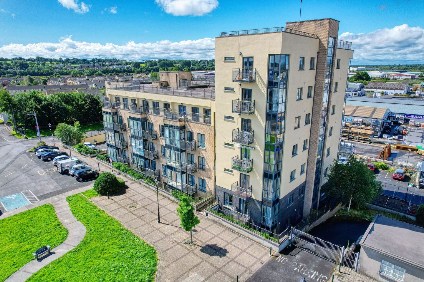 6 Harbour Point, Market Square, Longford, N39Y642