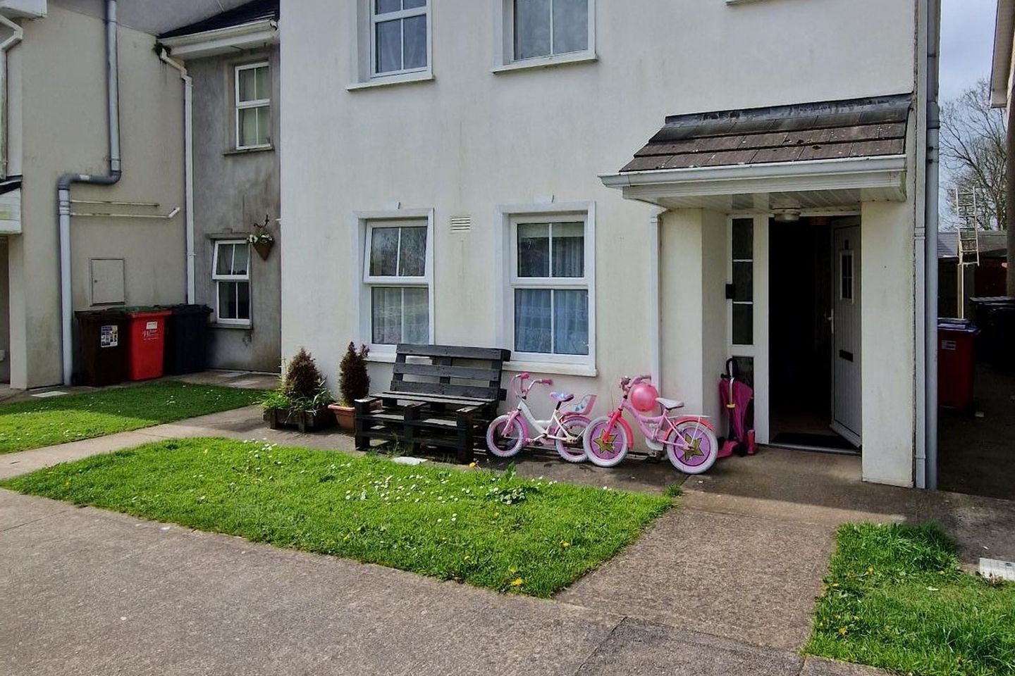 3 Cois Na Habhann, Cloyne, Co. Cork, P25RY27 is for sale on Daft.ie