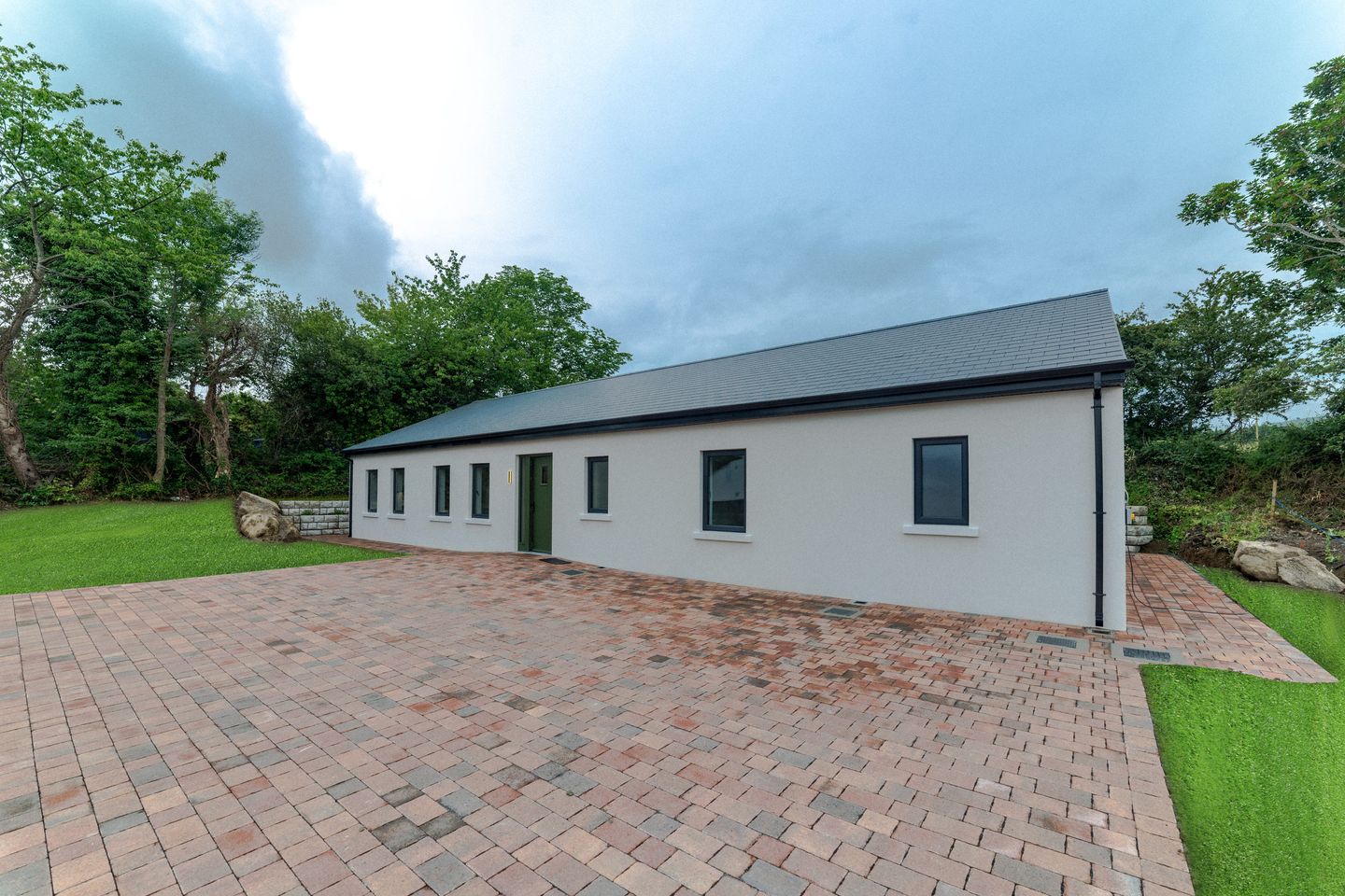 Glenamuck Cottages, Glenamuck Cottages, Carrickmines, Dublin 18 is for