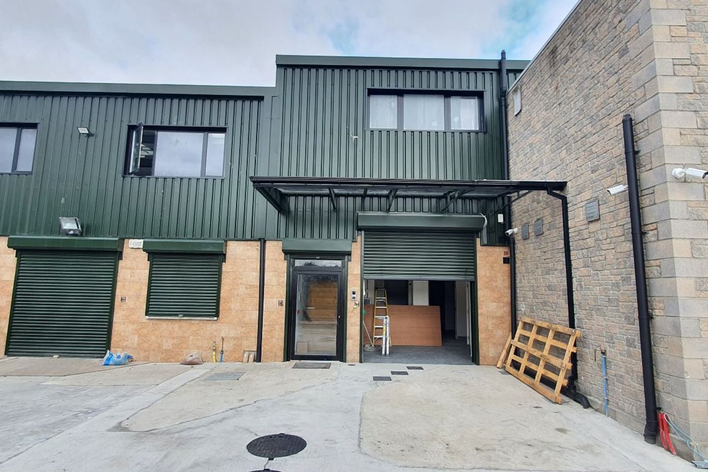 Commercial property for rent in Slaney Road, Glasnevin, Dublin 11