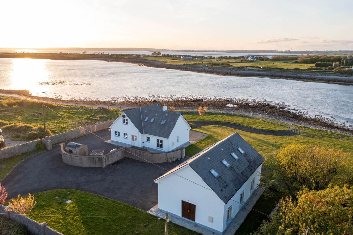 Beach House Maree Oranmore, Oranmore, Co. Galway, H91W0XT is for sale