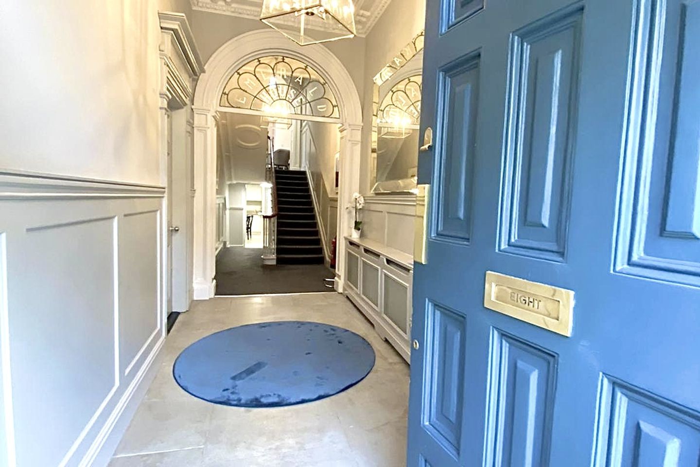 Commercial property for rent in 8 Herbert Street, Dublin 2