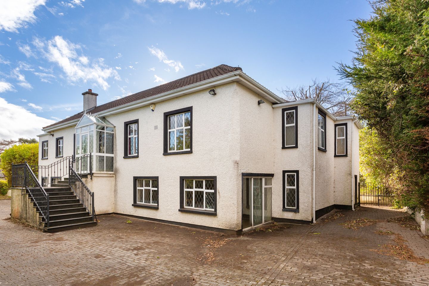 Dunroamin, Gordon Avenue, Foxrock, Co. Dublin