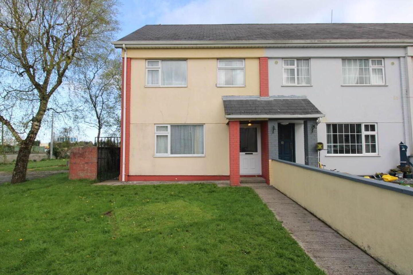 8 Ballygraigue Estate, Nenagh, Co. Tipperary, E45XH79 is for sale on