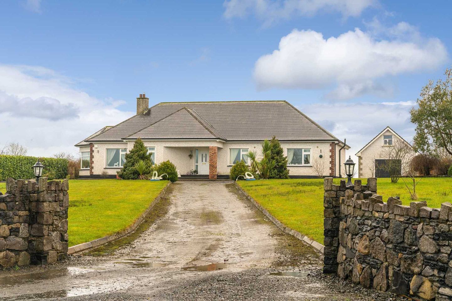Sandyhill House, Drumrora, Ballyjamesduff, Co. Cavan, A82HP22 is for