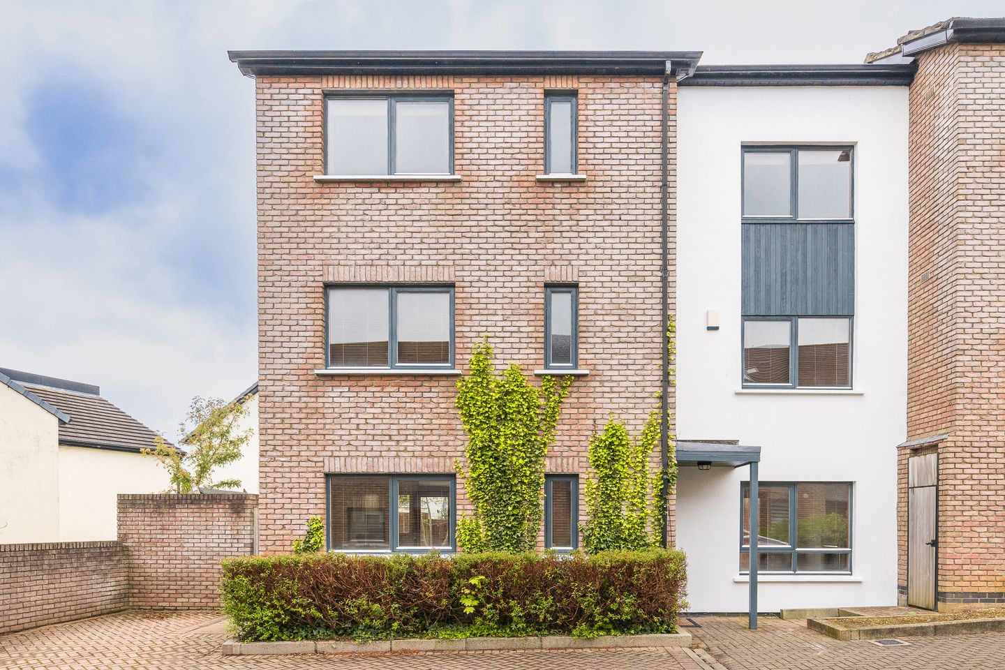 24 Hunters Green, Hunters Wood, Ballycullen, Dublin 24, D24V3H4 is for