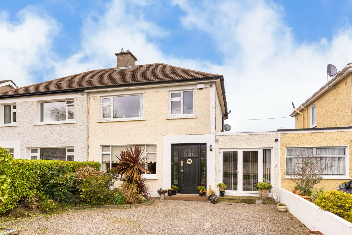 73 Ludford Park, Ballinteer, Ballinteer, Dublin 16, D16RK11 is for sale