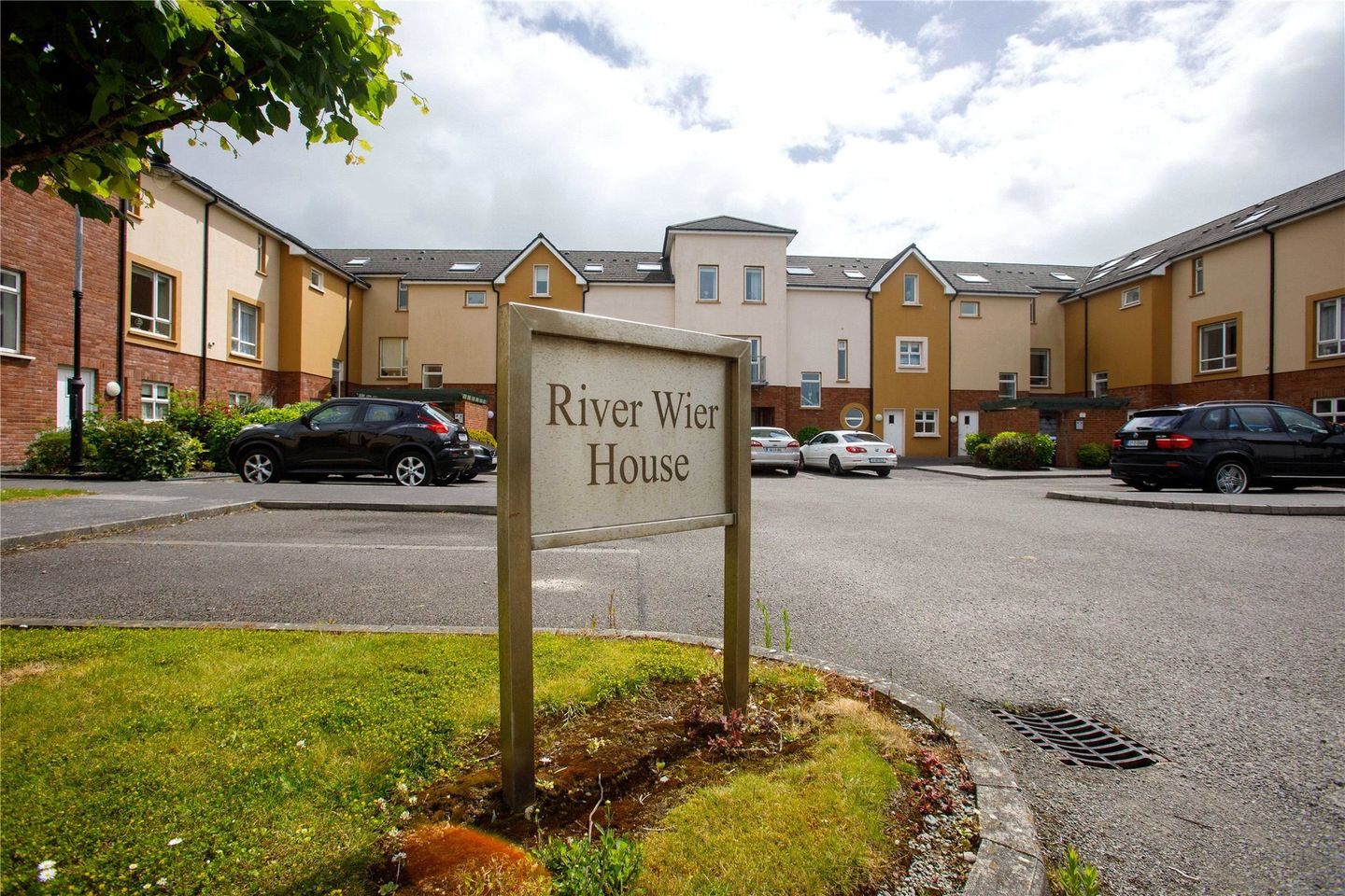 2 Bed Apartment, River Weir House, Oakview Village, Tralee, Co. Kerry