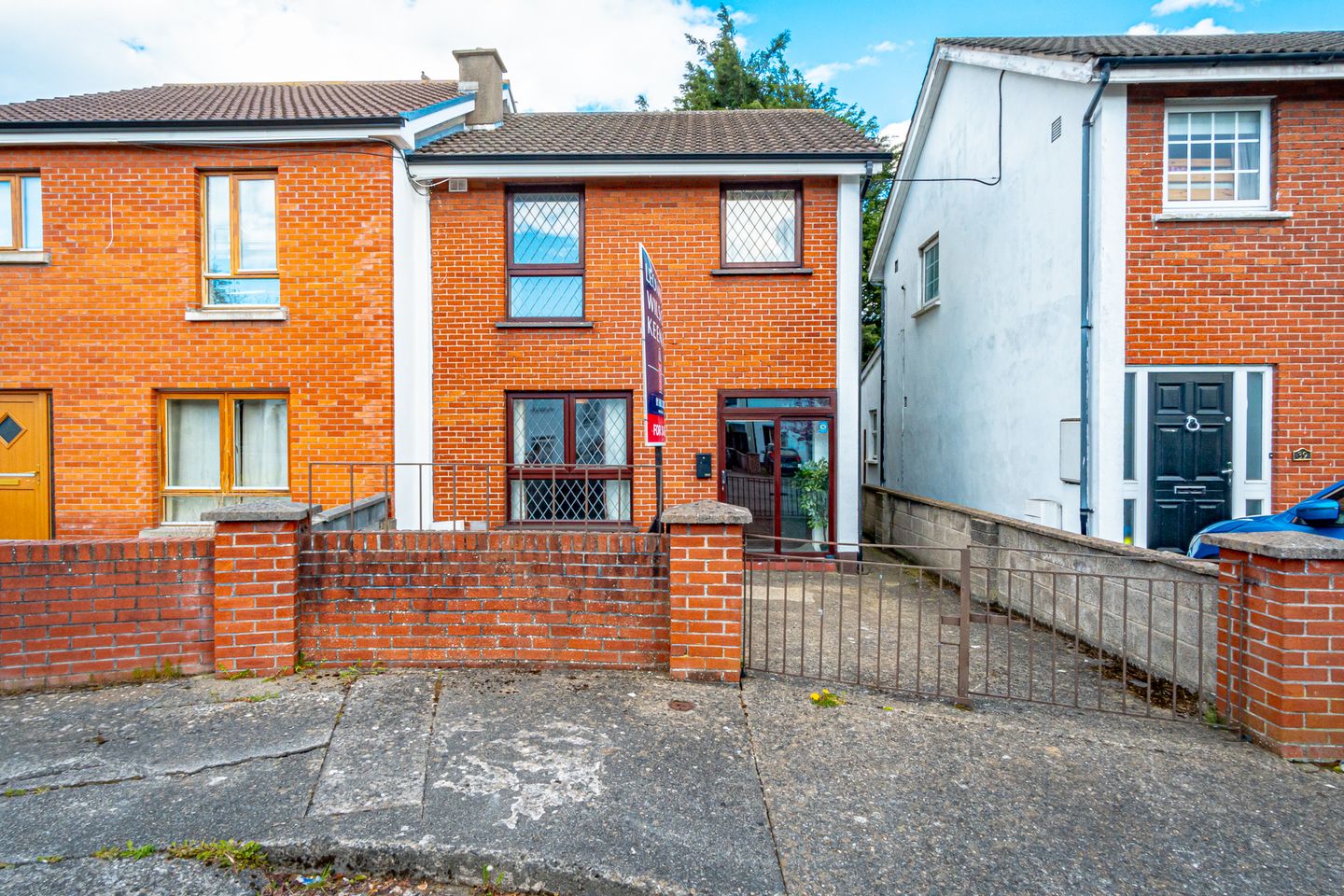 41 Llewellyn Close, Rathfarnham, Rathfarnham, Dublin 16, D16YW73 is for
