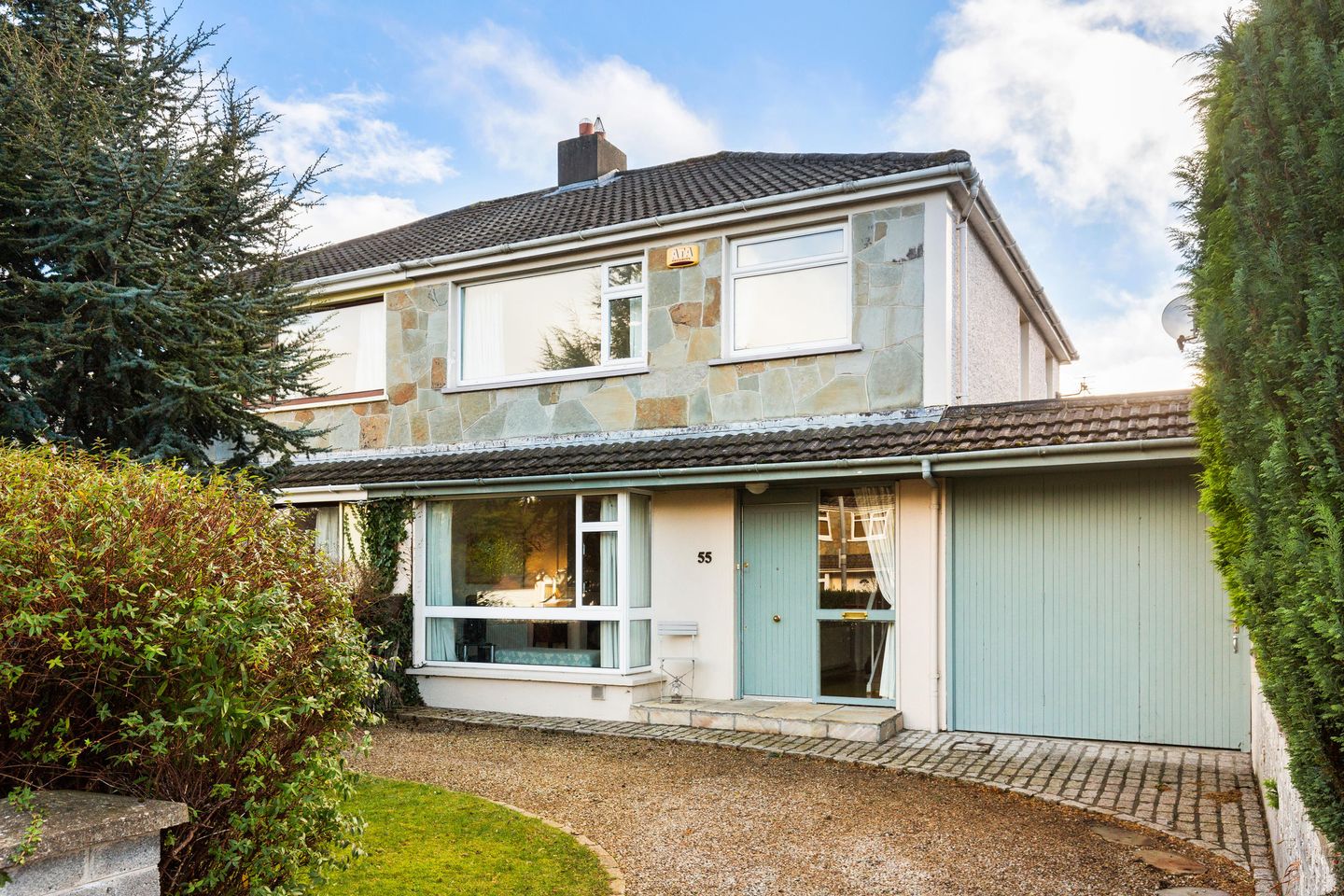 55 Clonlea, Ballinteer, Ballinteer, Dublin 16, D16C1W6 is for sale on