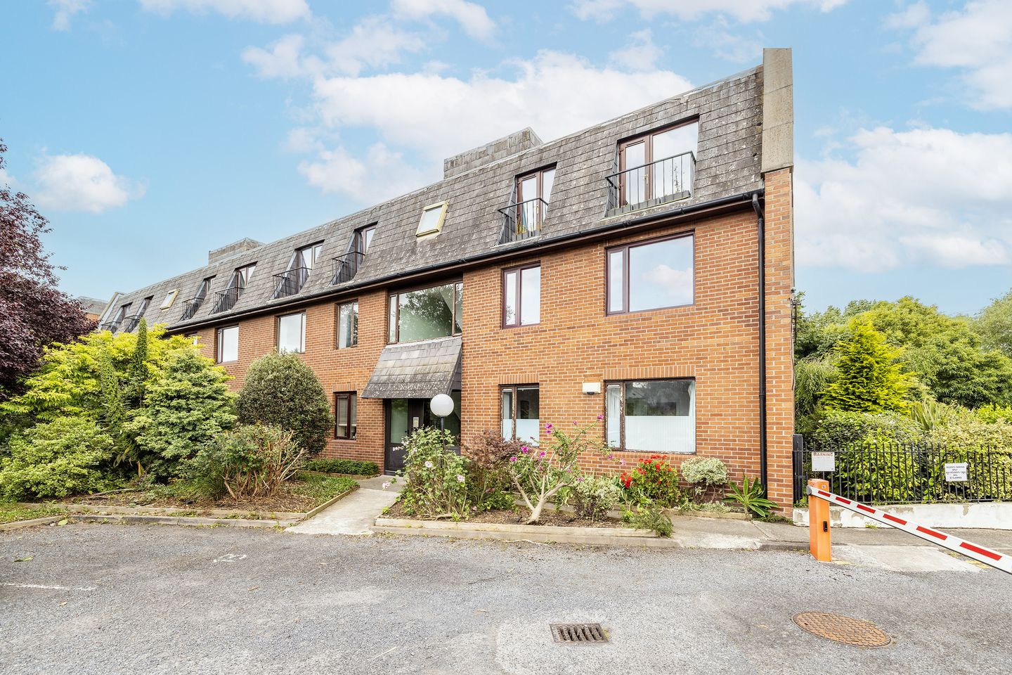 16 Herbert Park Mews, Rampart Lane, Donnybrook, Dublin 4, D04FV32 is