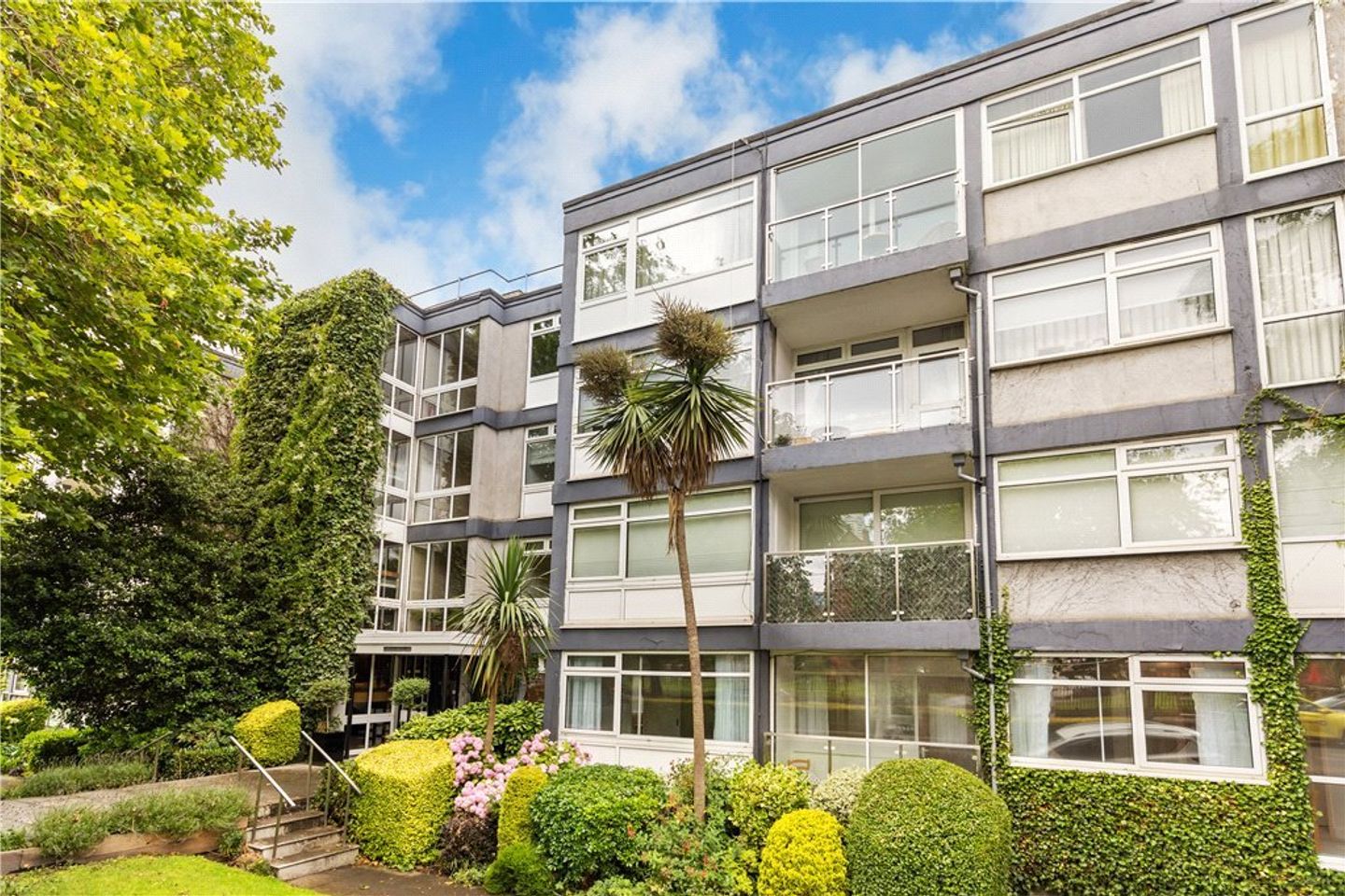 1 Lynton Court Merrion Road Ballsbridge Dublin 4, Ballsbridge, Dublin 4, D04Y754 is for sale on