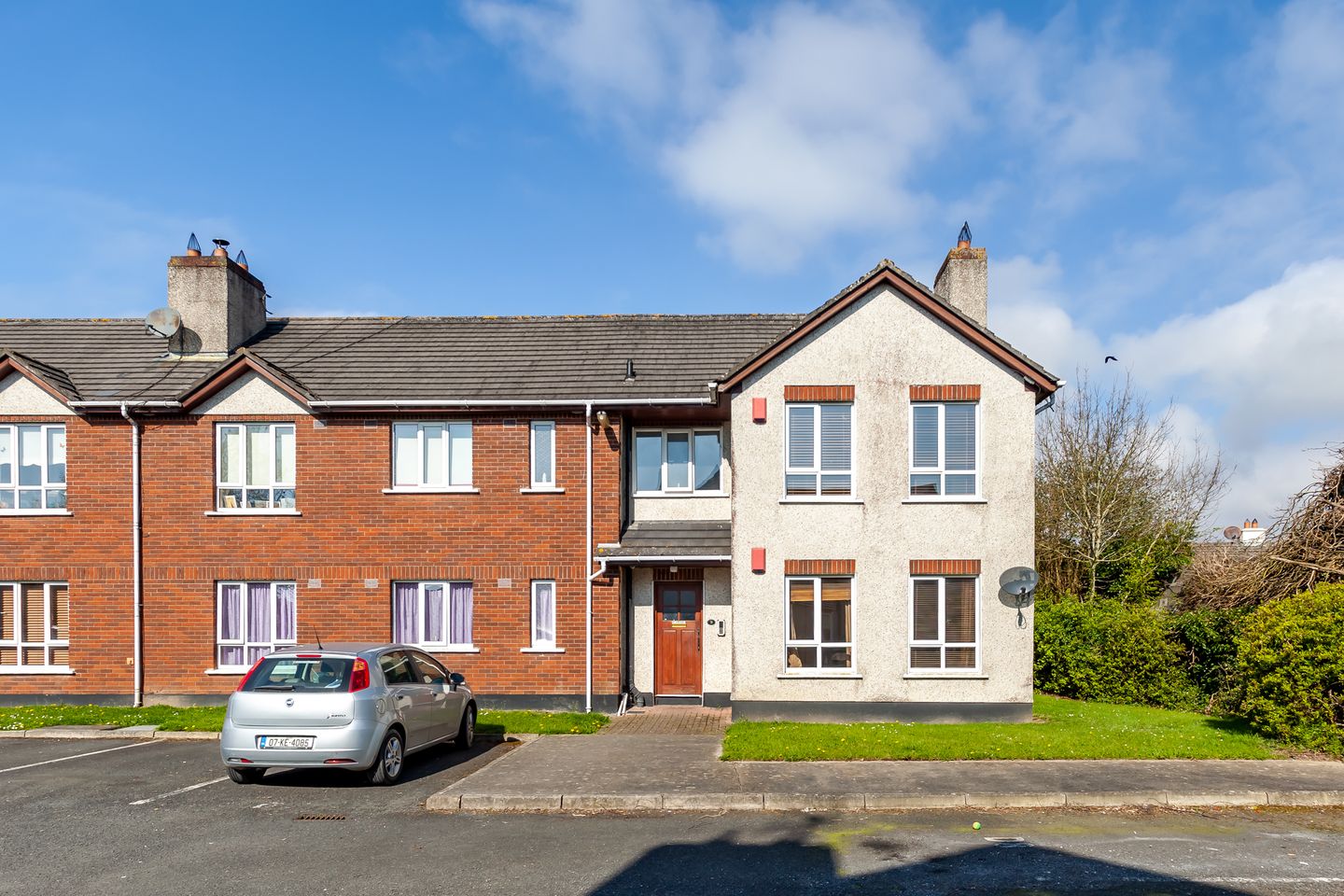 Apartment 8D, Roseville Court, Newbridge, Co. Kildare, W12HR28 is for