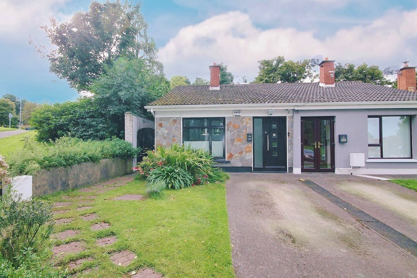 68 Woodford Lawn, Monastery Road, Clondalkin, Dublin 22, D22W886 is for