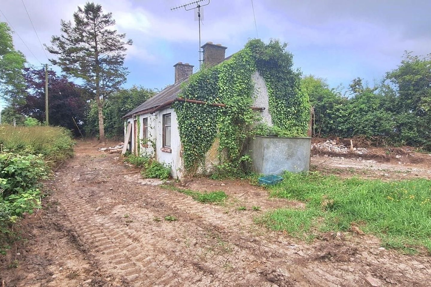 Ballyadams, Co. Laois, Ballintubbert, Co. Laois, R14YH95