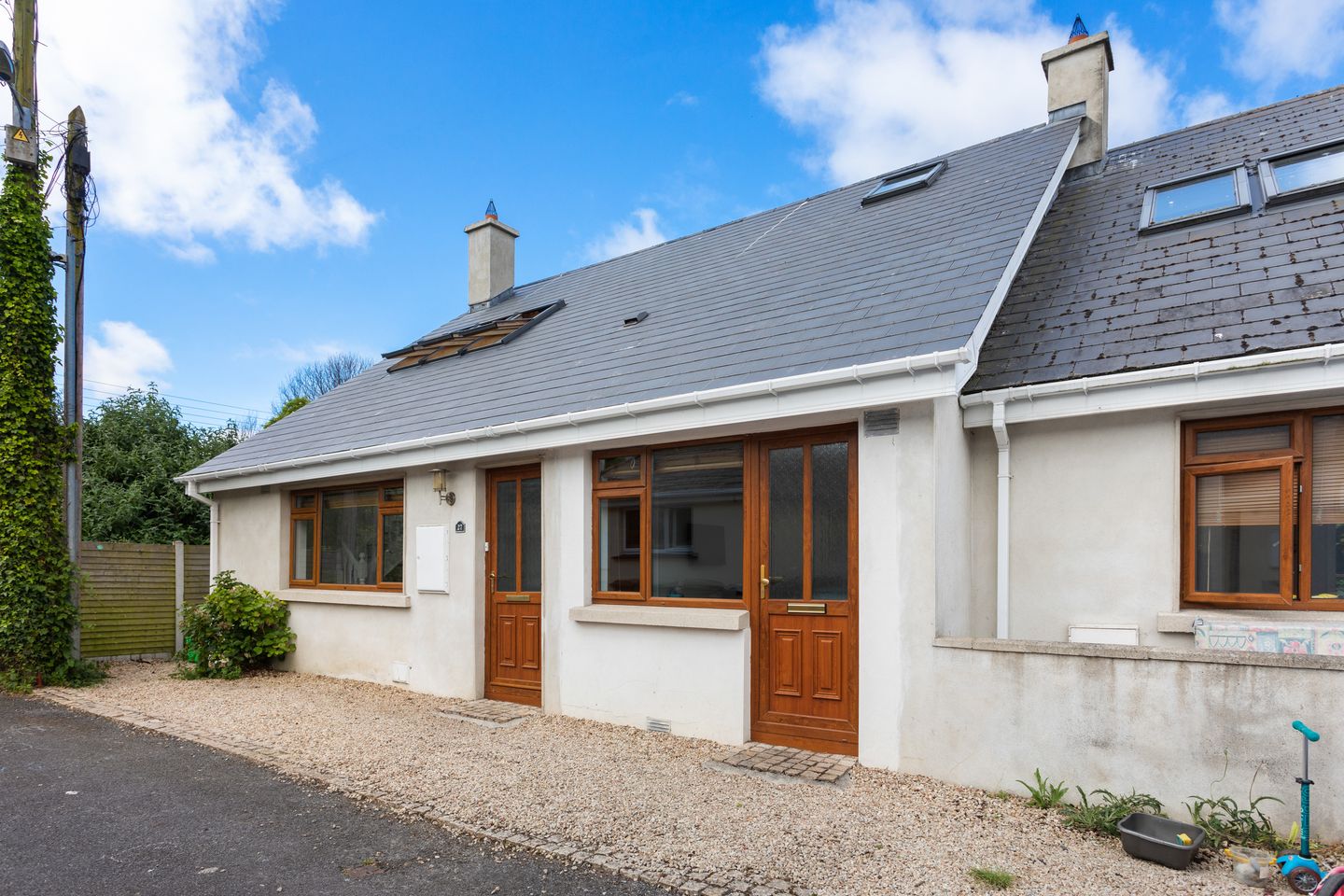 27 Millmount Grove, Dundrum Road, Dundrum, Dublin 14, D14F882 is for