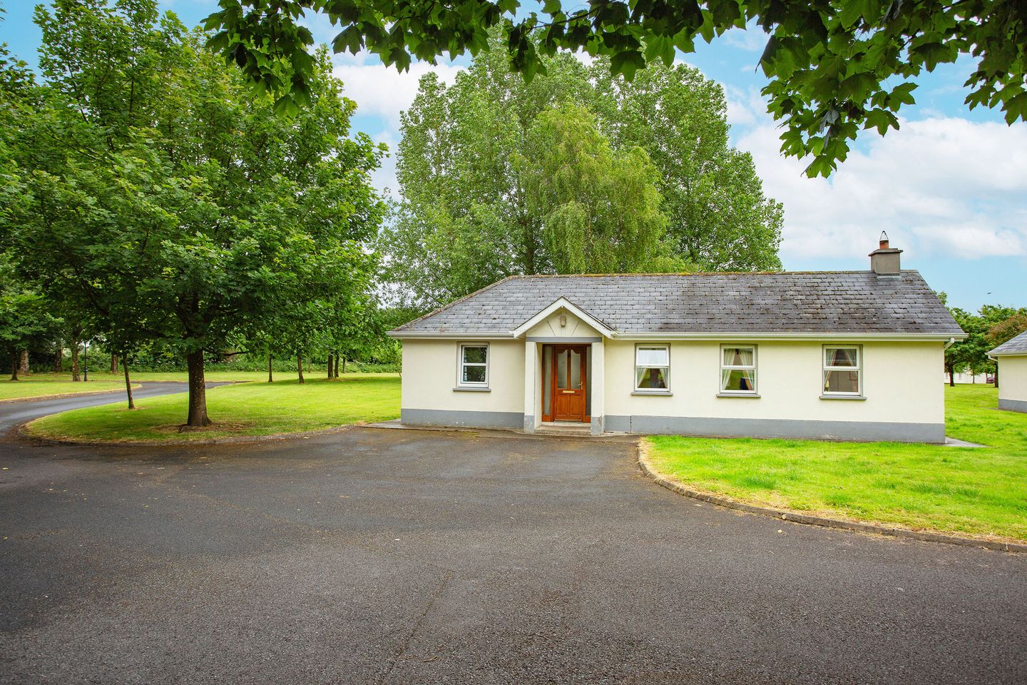 9 Loughstown Holiday Village, Drumcree, Co. Westmeath, N91YN90 is for