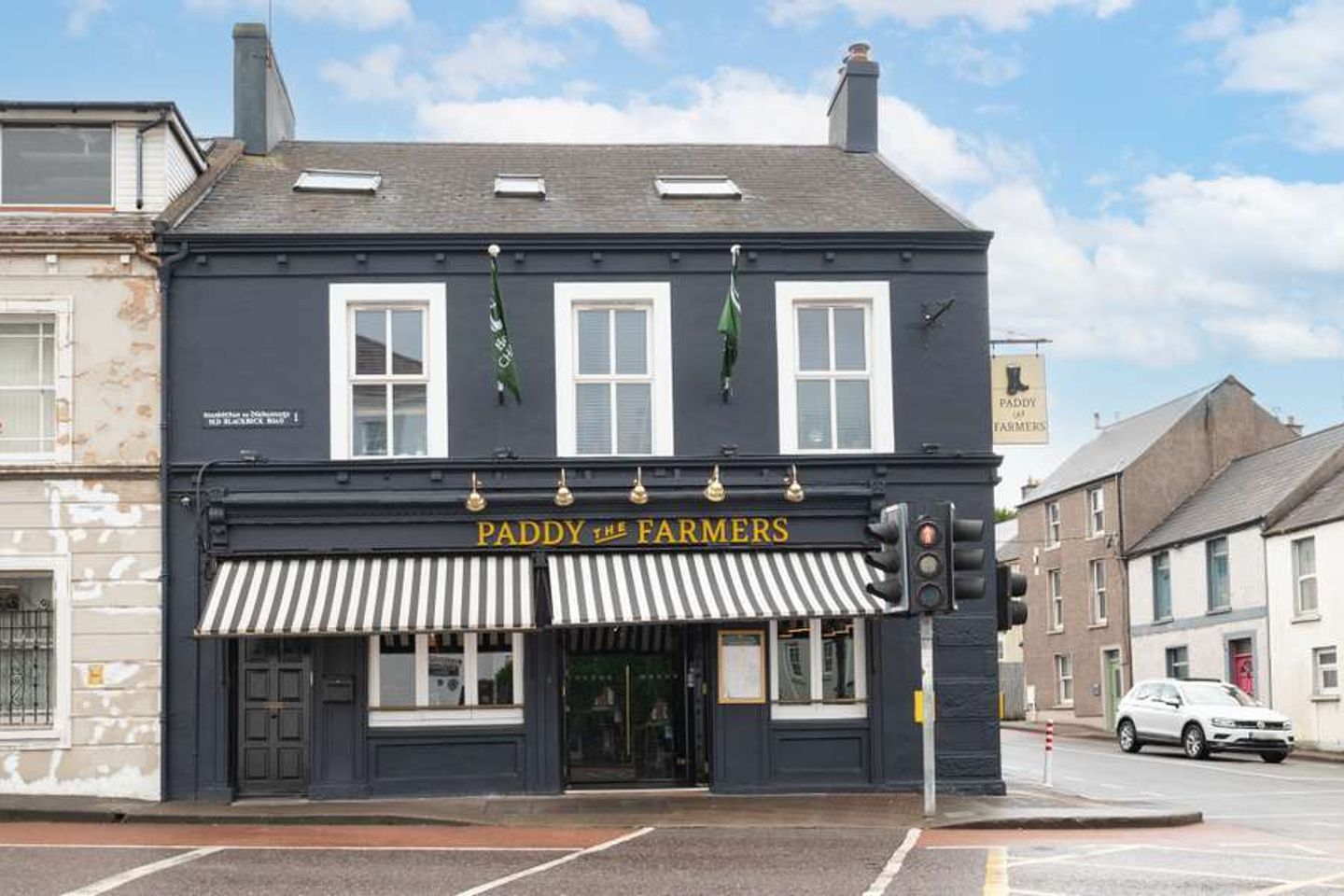 Commercial property for sale in Paddy the Farmers Bar with Nine