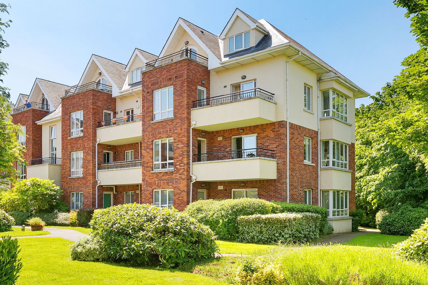 49 Ballintyre Grove, Ballinteer, Dublin 16, D16T517 is for sale on Daft.ie