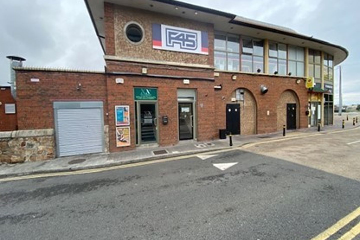 Commercial property for rent in Unit 19, Castle Street Shopping Centre